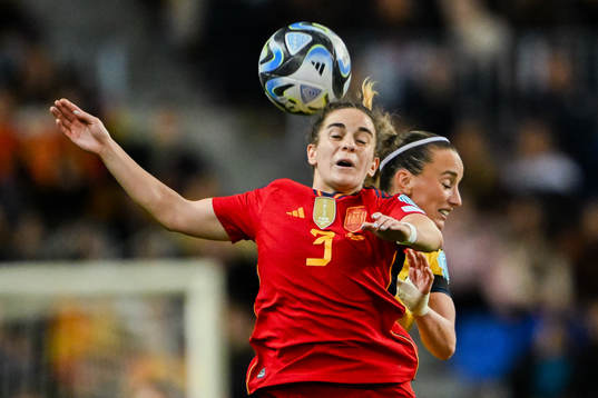 Teresa Abelleira of Spain and Kosovare Asllani of Sweden