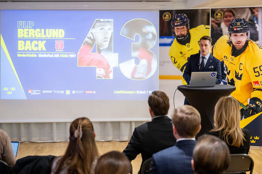 Sveriges förbundskapten Sam Hallam presenterar Filip