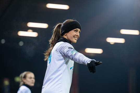 Tuva Hansen of Norway warms up