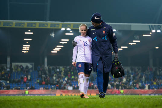 Thea Bjelde and doctor Trygve Hunemo of Norway at half-time