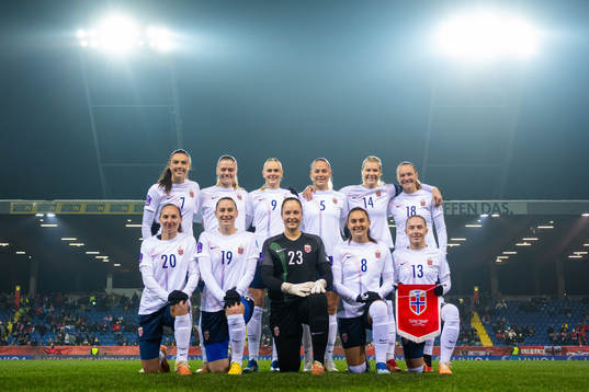 The starting eleven of Norway pose for a team photo