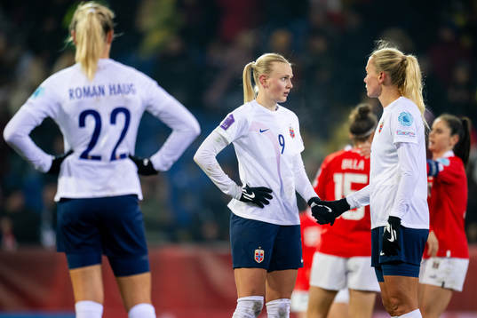 Karina Sævik and Guro Bergsvand of Norway