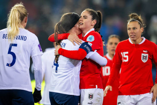 Tuva Hansen of Norway and Sarah Zadrazil of Austria