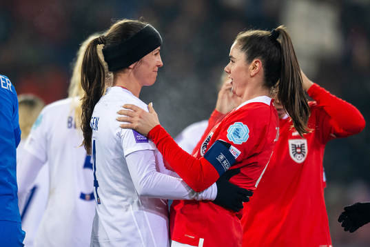 Tuva Hansen of Norway and Sarah Zadrazil of Austria