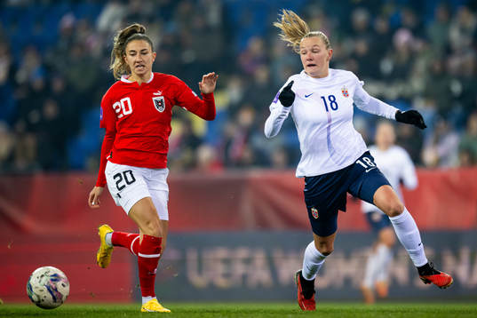 Katharina Naschenweng of Austria and Frida Maanum of Norway