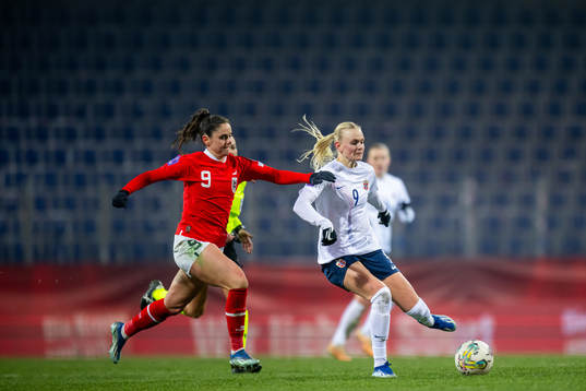 Sarah Zadrazil of Austria and Karina Sævik of Norway