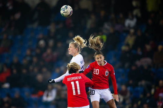 Sophie Román Haug of Norway and Katharina Naschenweng of