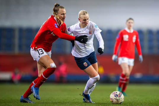 Virginia Kirchberger of Austria and Karina Sævik of Norway