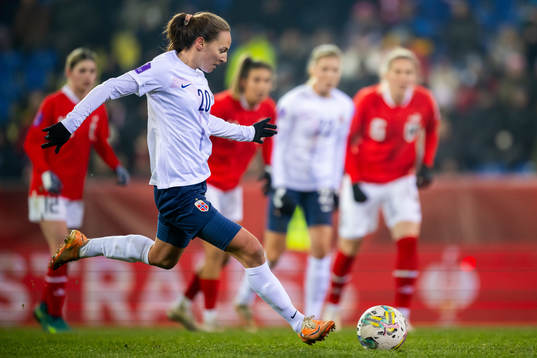 Marit Bratberg Lund of Norway misses a penalty kick