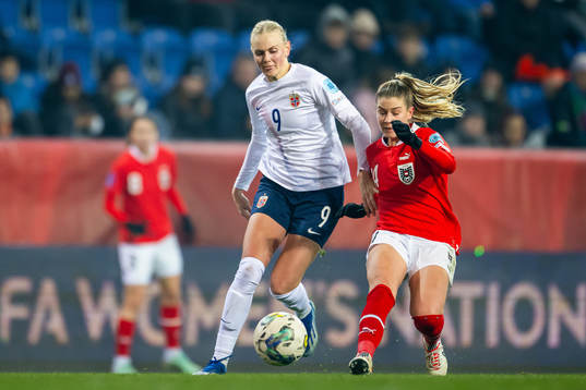 Karina Sævik of Norway and Marie Höbinger of Austria