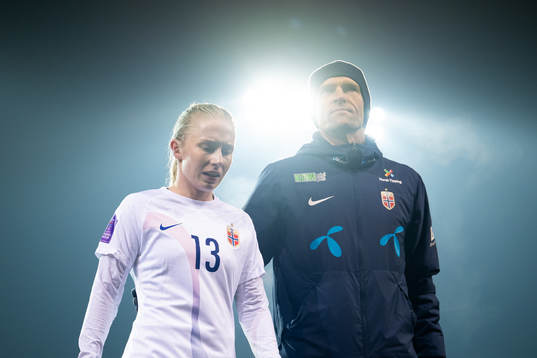 Thea Bjelde and doctor Trygve Hunemo of Norway at half-time