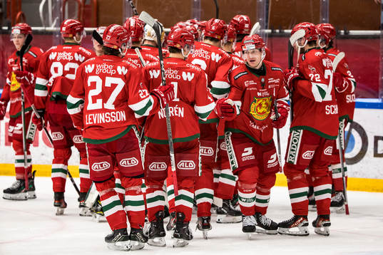 Moras spelarna jublar