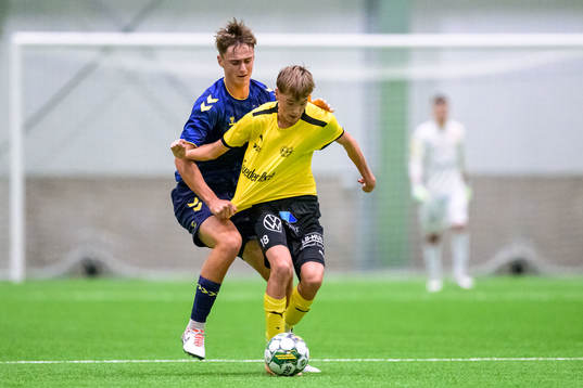 Bröndbys Oliver Sejr och Mjällbys Olle Lindberg