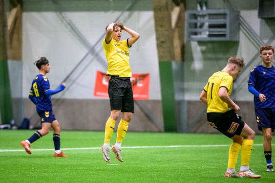 Mjällbys Wiliam Björklund deppar