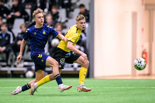 Bröndbys Philip Søndergaard och Mjällbys Lucas Nennesson