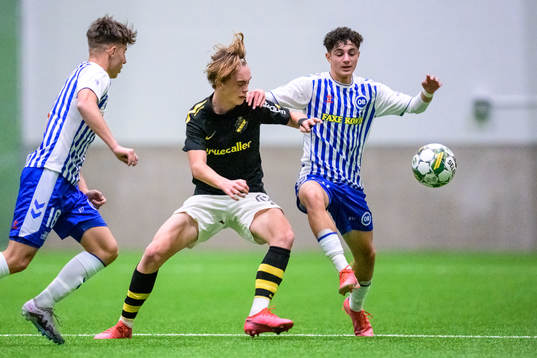 AIKs Yannick Geiger och Odenses Yeyha Abou-Lebde