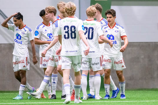 Vålerengas Adrian Kurd Rønning jublar