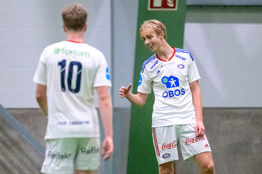 Vålerengas Brage Birkelund Eie jublar