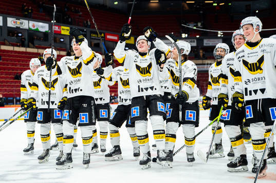 Västerås spelare jublar
