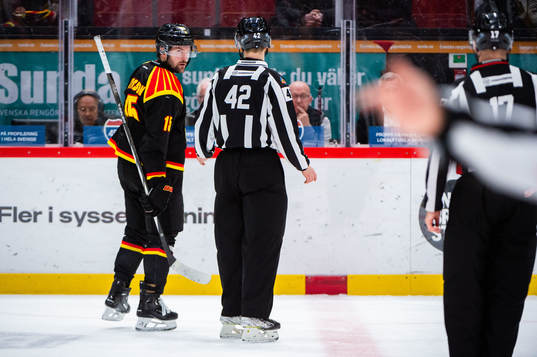 Brynäs Simon Bertilsson blir utvisad