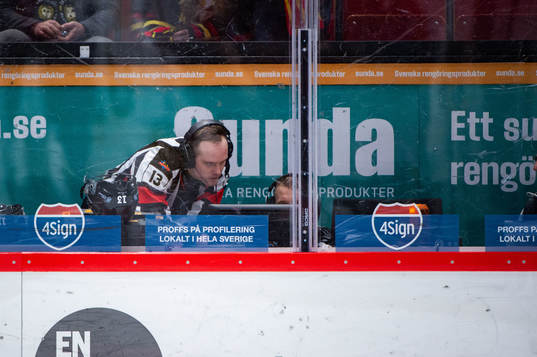 Domare Stefan Johansson videogranskar Västerås 3-3 mål