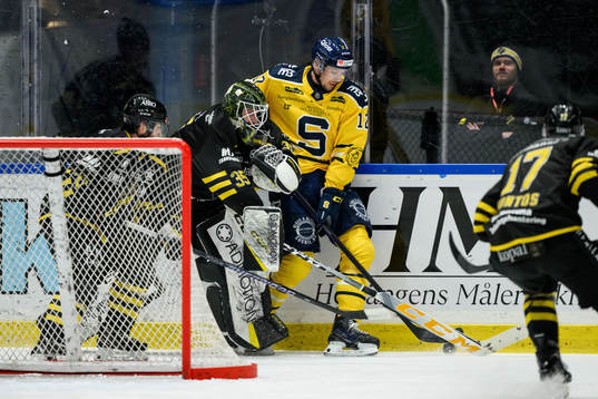 AIKs målvakt Antoine Bibeau och Södertälje SKs Viktor