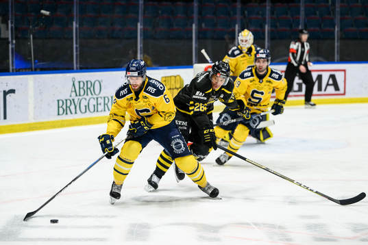 Södertälje SKs Olli Vainio och AIKs Oscar Nord