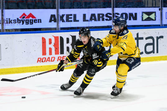 AIKs Arvid Henrikson och Södertälje SKs Stelio Mattheos