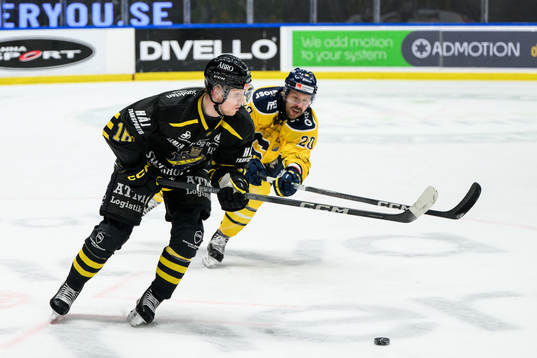 AIKs Ole Einar Egeland Andersen och Södertälje SKs Marcus