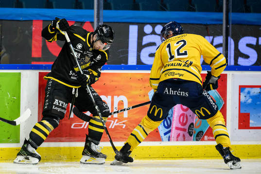 AIKs Kristoff Kontos och Södertälje SKs Viktor Liljegren