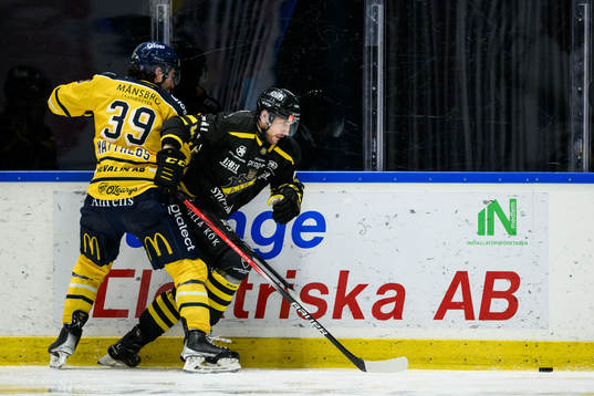 Södertälje SKs Stelio Mattheos och AIKs Emil Wahlberg