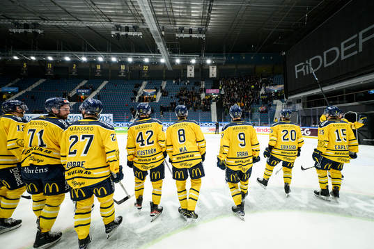 Södertäljes spelare jublar