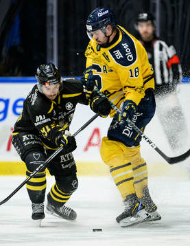 AIKs Gerry Fitzgerald och Södertälje SKs Linus Videll