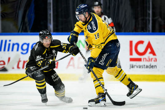 AIKs Gerry Fitzgerald och Södertäljes Linus Videll