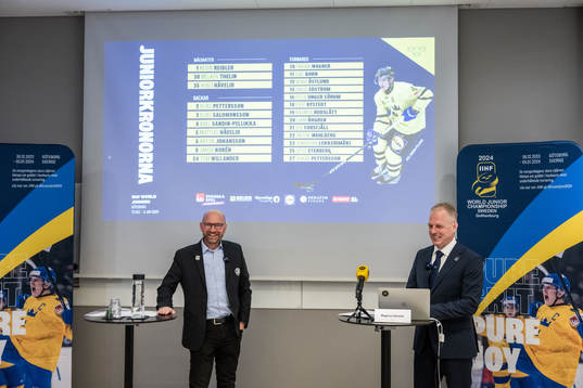 Sveriges förbundskapten Magnus Hävelid presenterar