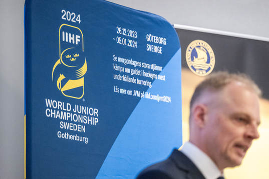 Sveriges förbundskapten Magnus Hävelid presenterar