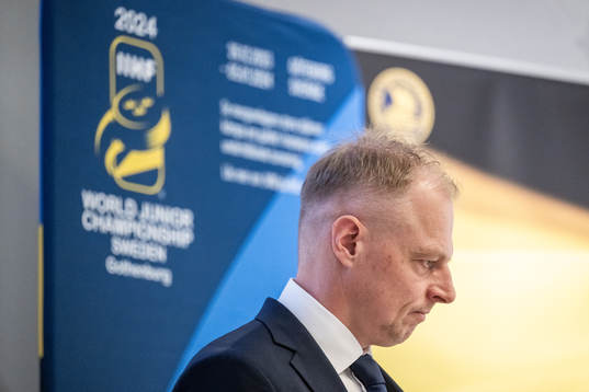 Sveriges förbundskapten Magnus Hävelid presenterar