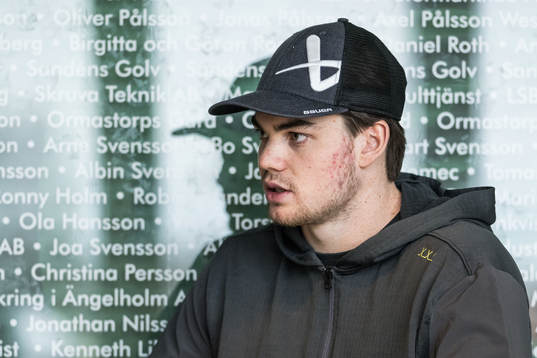 Lian Bichsel blir intervjuad