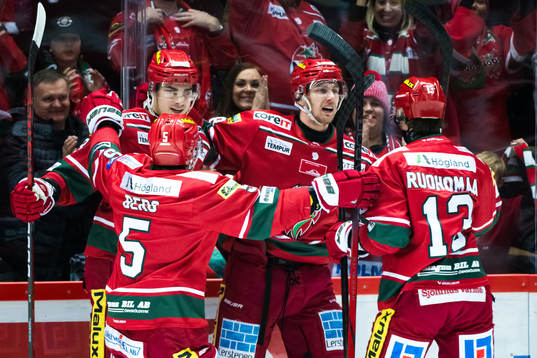 MoDos Johan Södergran jublar