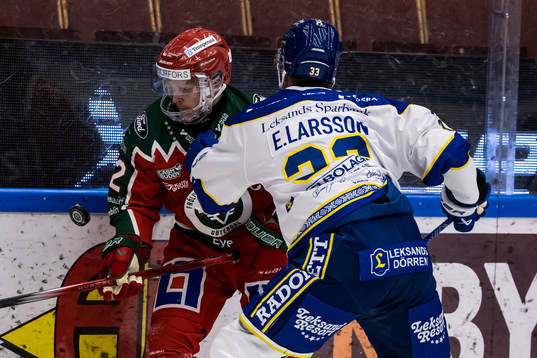 Frölunda HCs Max Friberg och Leksands IFs Eddie Larsson