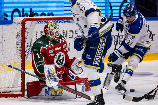 Frölunda HCs målvakt Lars Johansson och Leksands IFs