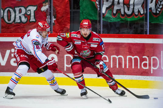 MoDos Riley Woods och Timrås Joonas Lyytinen