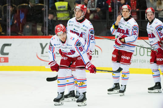 Timrås Magnus Pääjärvi deppar med lagkamrater