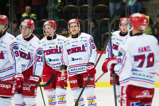 Timrås Jonathan Dahlén deppar med lagkamrater