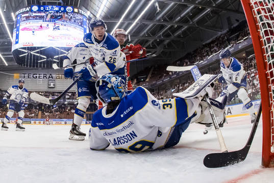 Leksands Patrik Noren och Leksands målvakt Filip Larsson