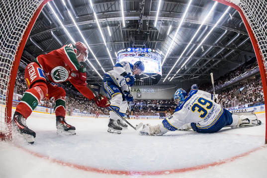 Frölundas Otto Stenberg och Leksands Patrik Noren och