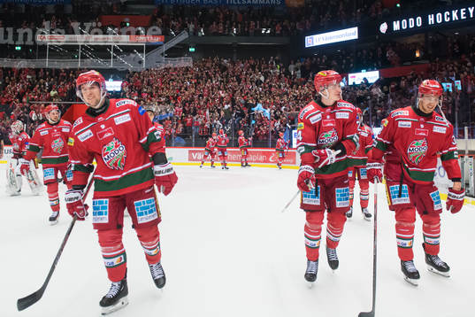 MoDo jublar med supportrar