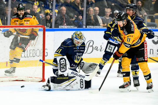 HV 71s målvakt Joni Ortio och Luleå Hockeys Nikola Pasic
