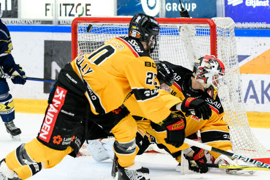 Pucken går i ribban