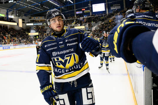 HV71s Robert Nardella jublar